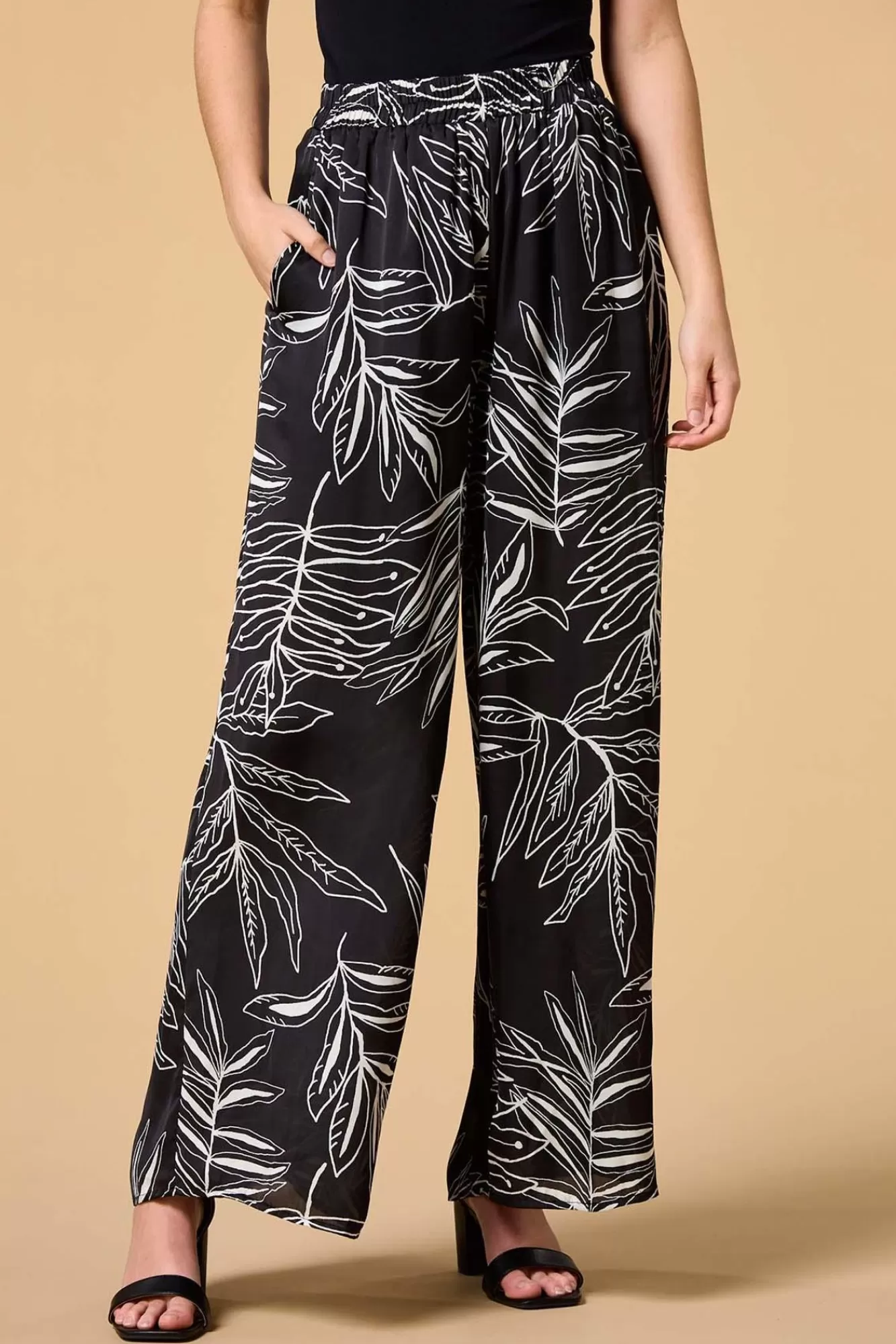 Women Versona A New Leaf Pants