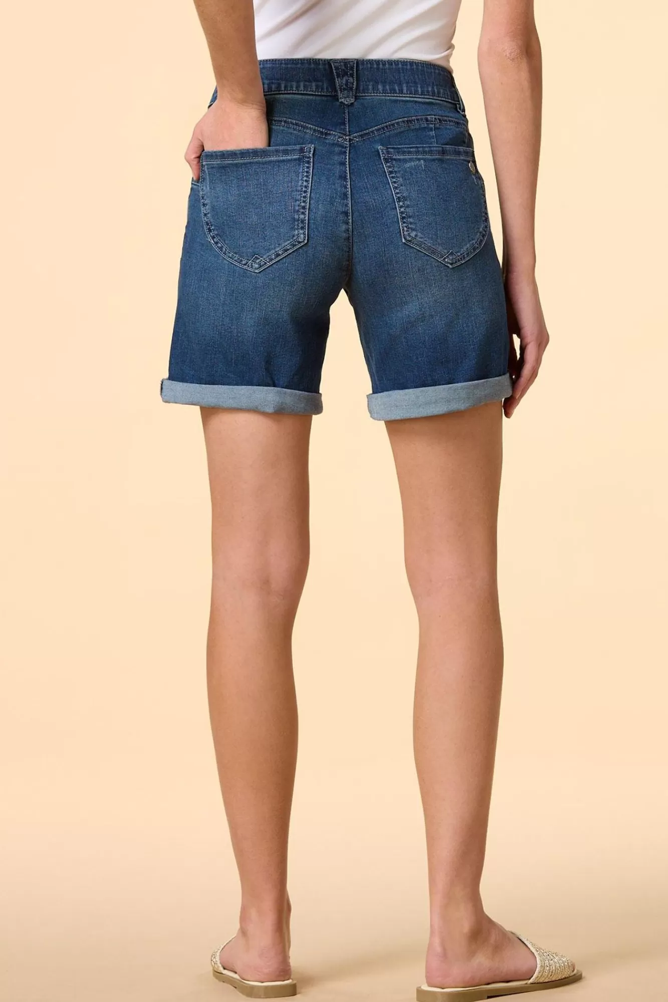 Women Versona Bermuda Beaches Shorts