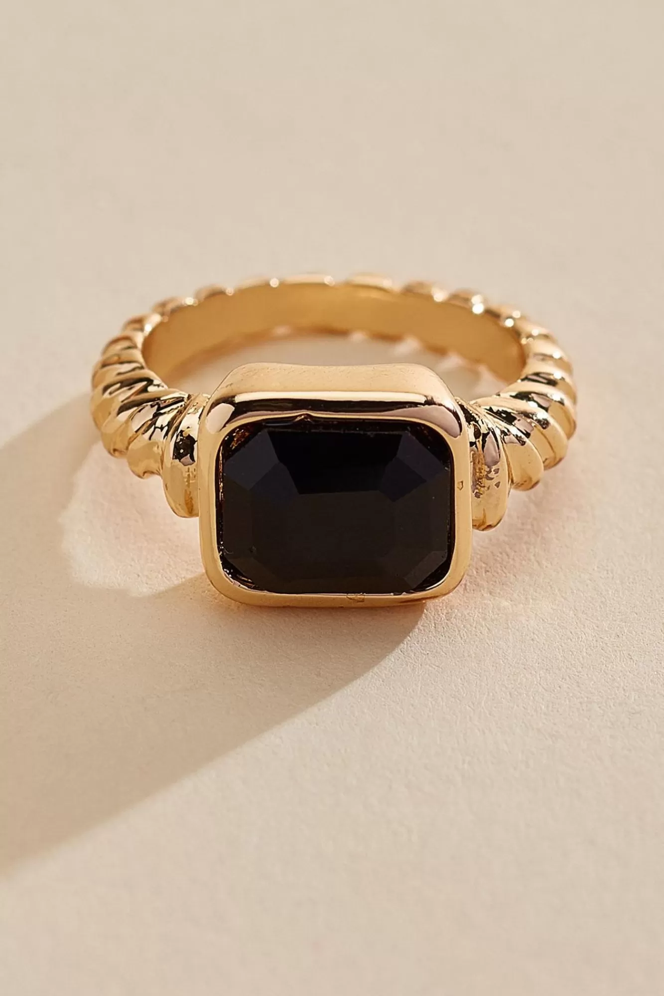 Women Versona Black Stone Ribbed Ring