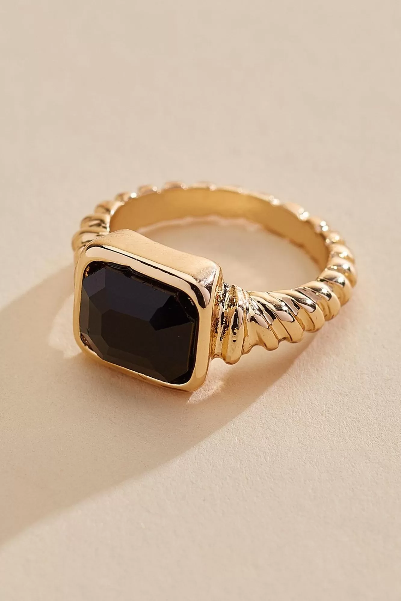 Women Versona Black Stone Ribbed Ring