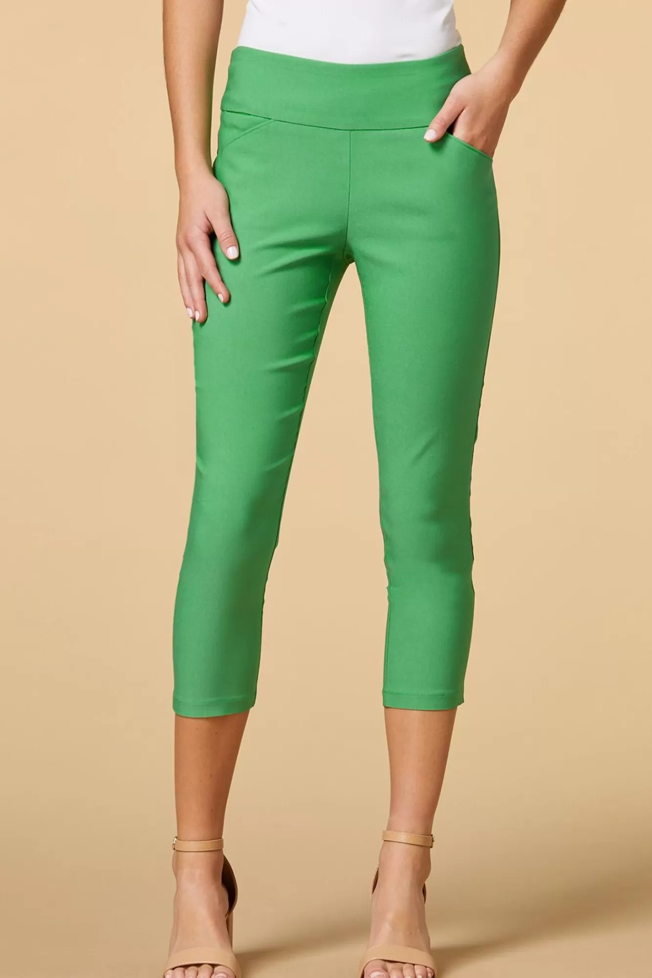 Women Versona Classic Crop Pantsgreen