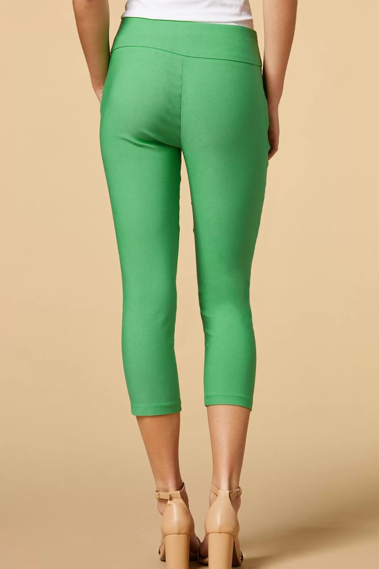 Women Versona Classic Crop Pantsgreen