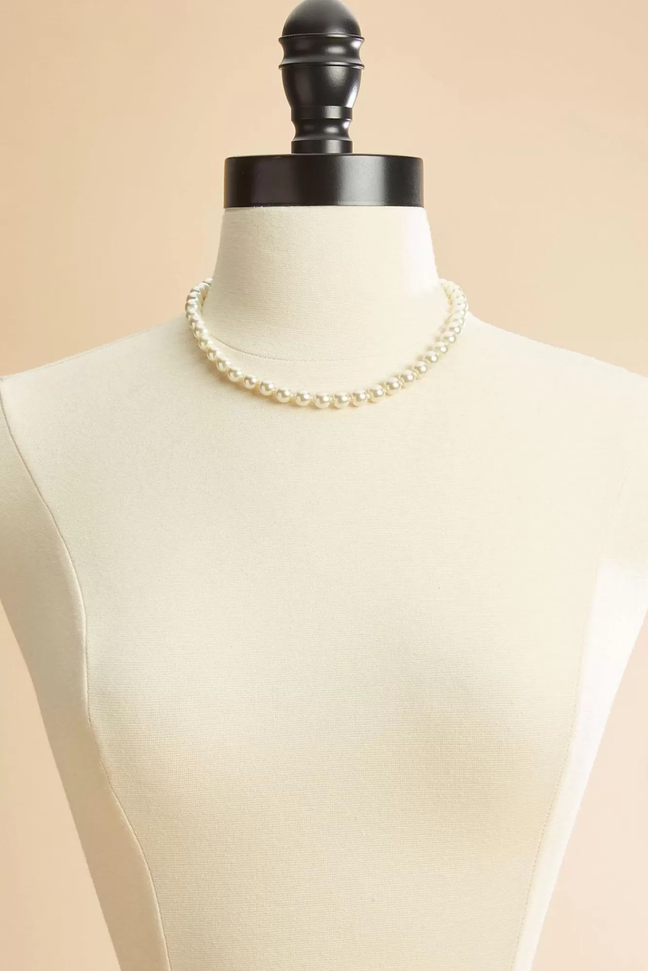 Women Versona Classic Pearl Necklace