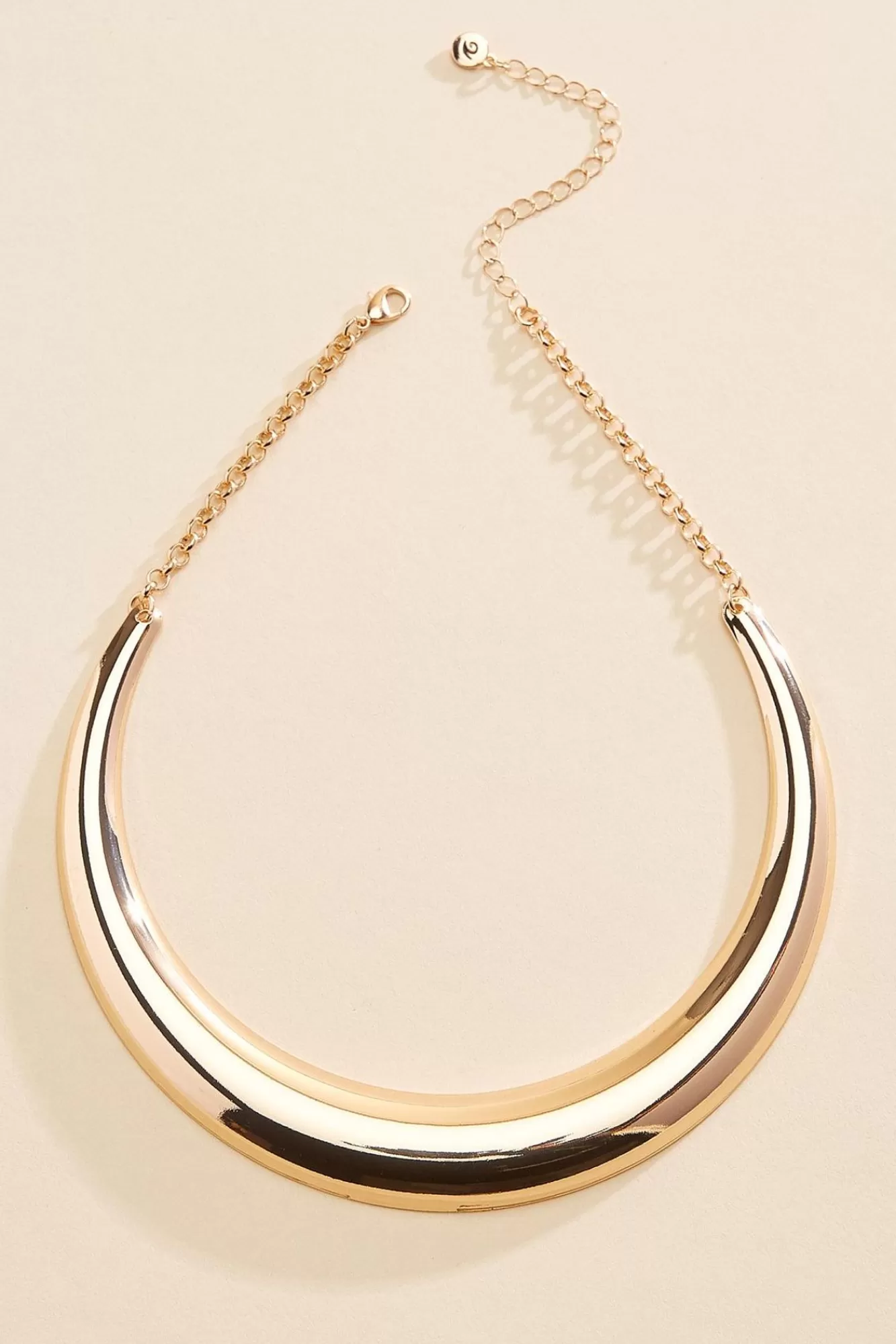 Women Versona Curved Short Necklace