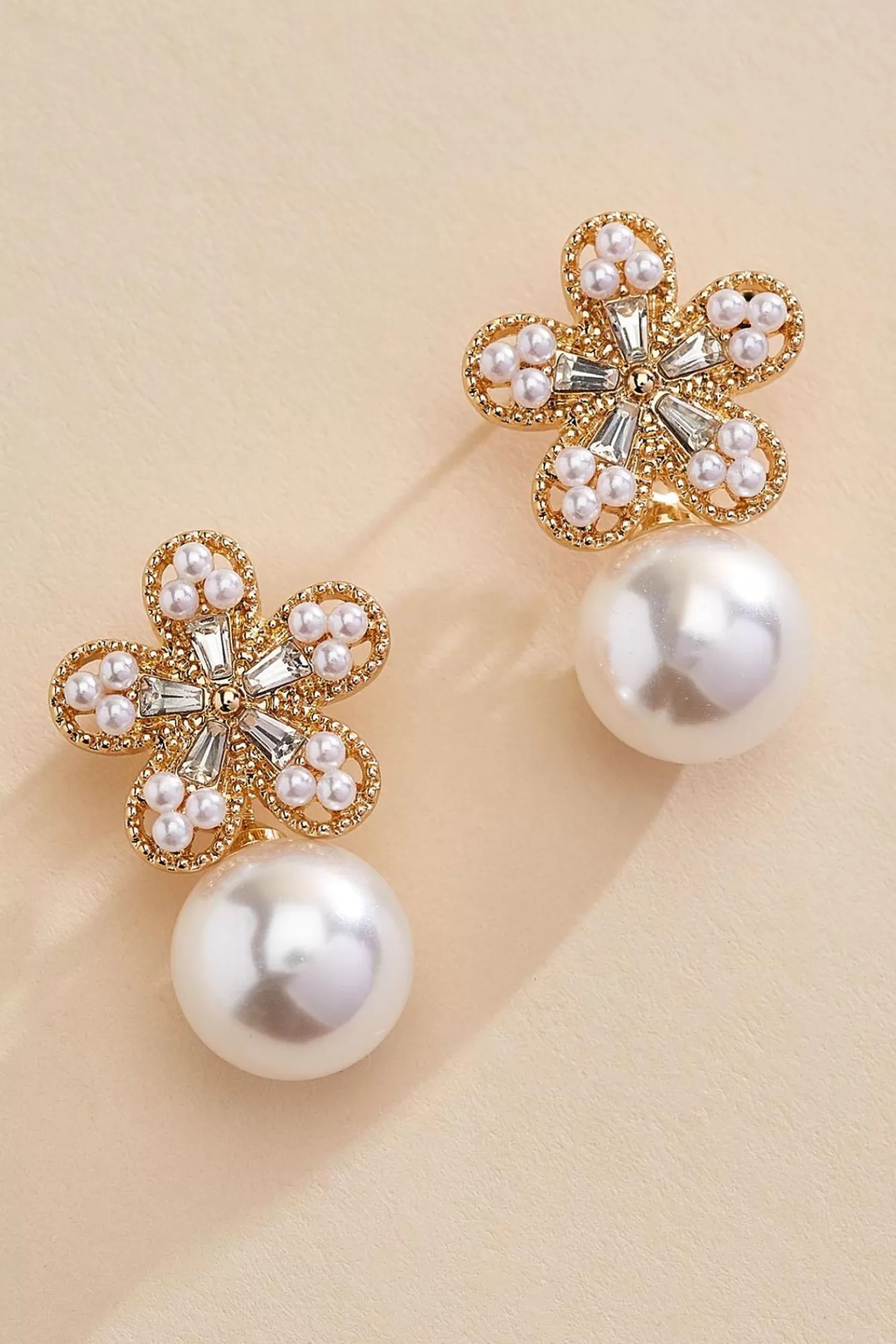 Women Versona Daisy Pearl Dangly Earrings