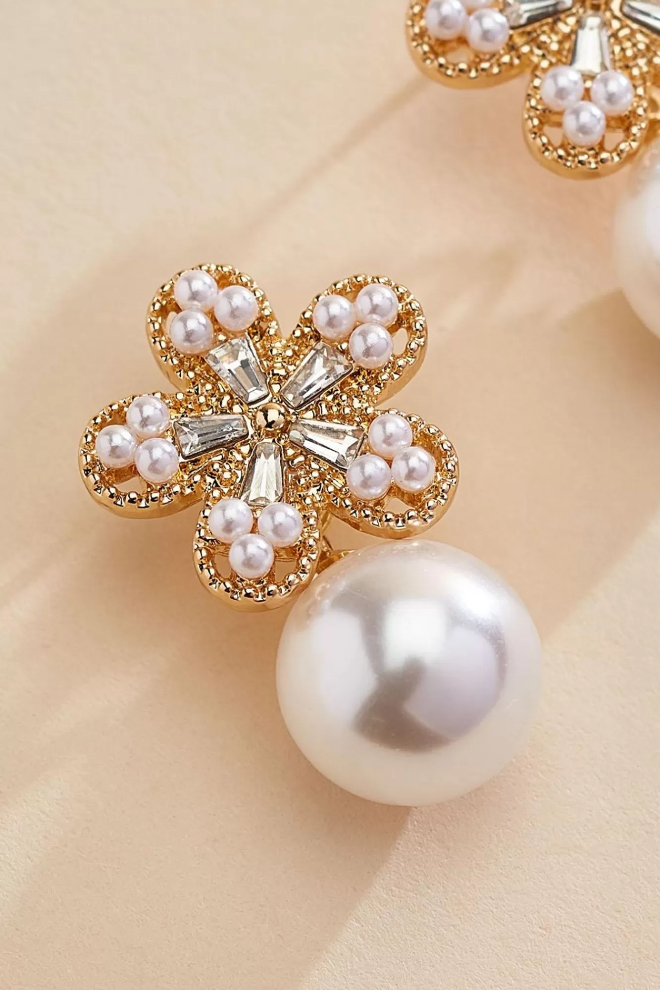 Women Versona Daisy Pearl Dangly Earrings