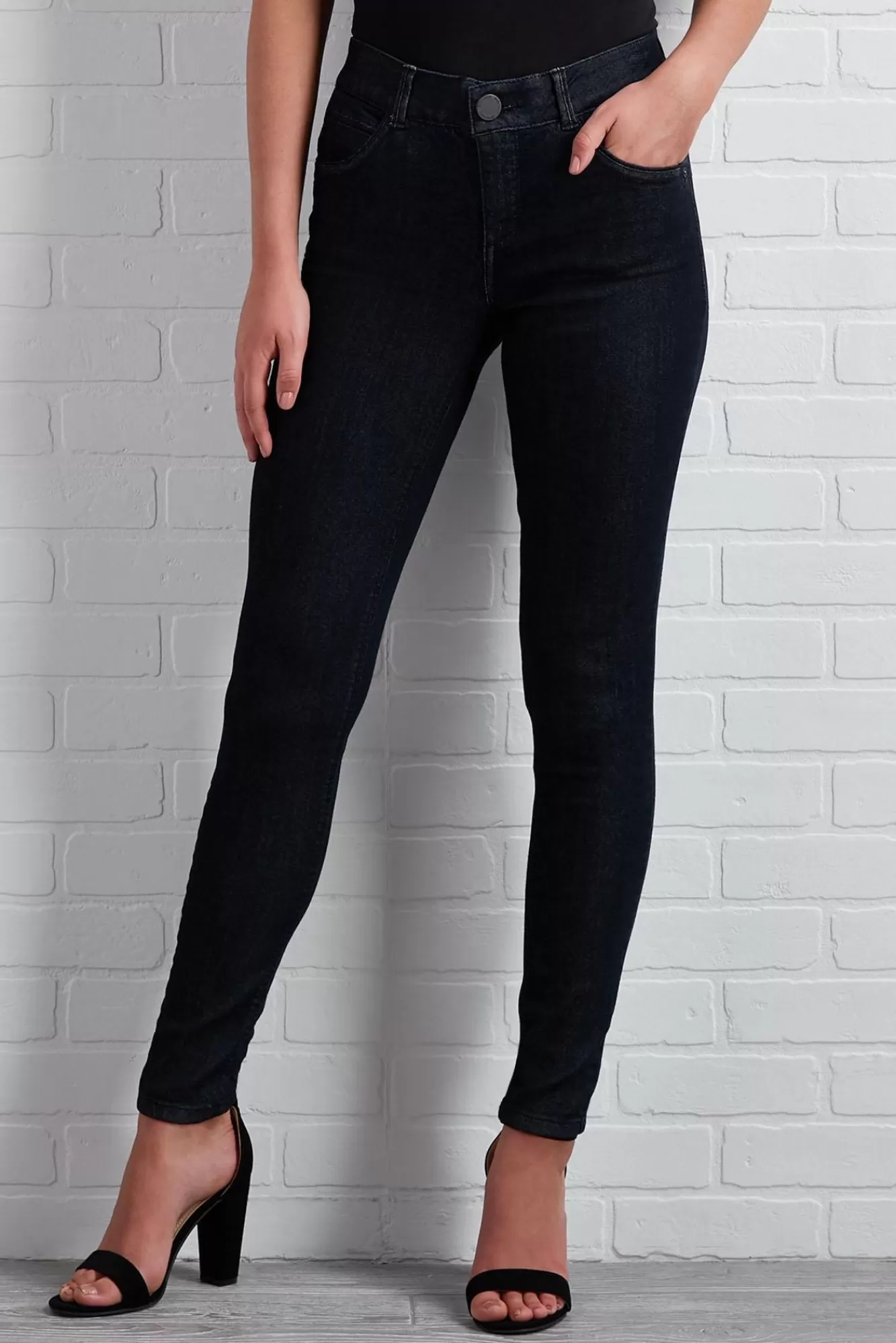 Women Versona Dark Wash Skinny Jeans