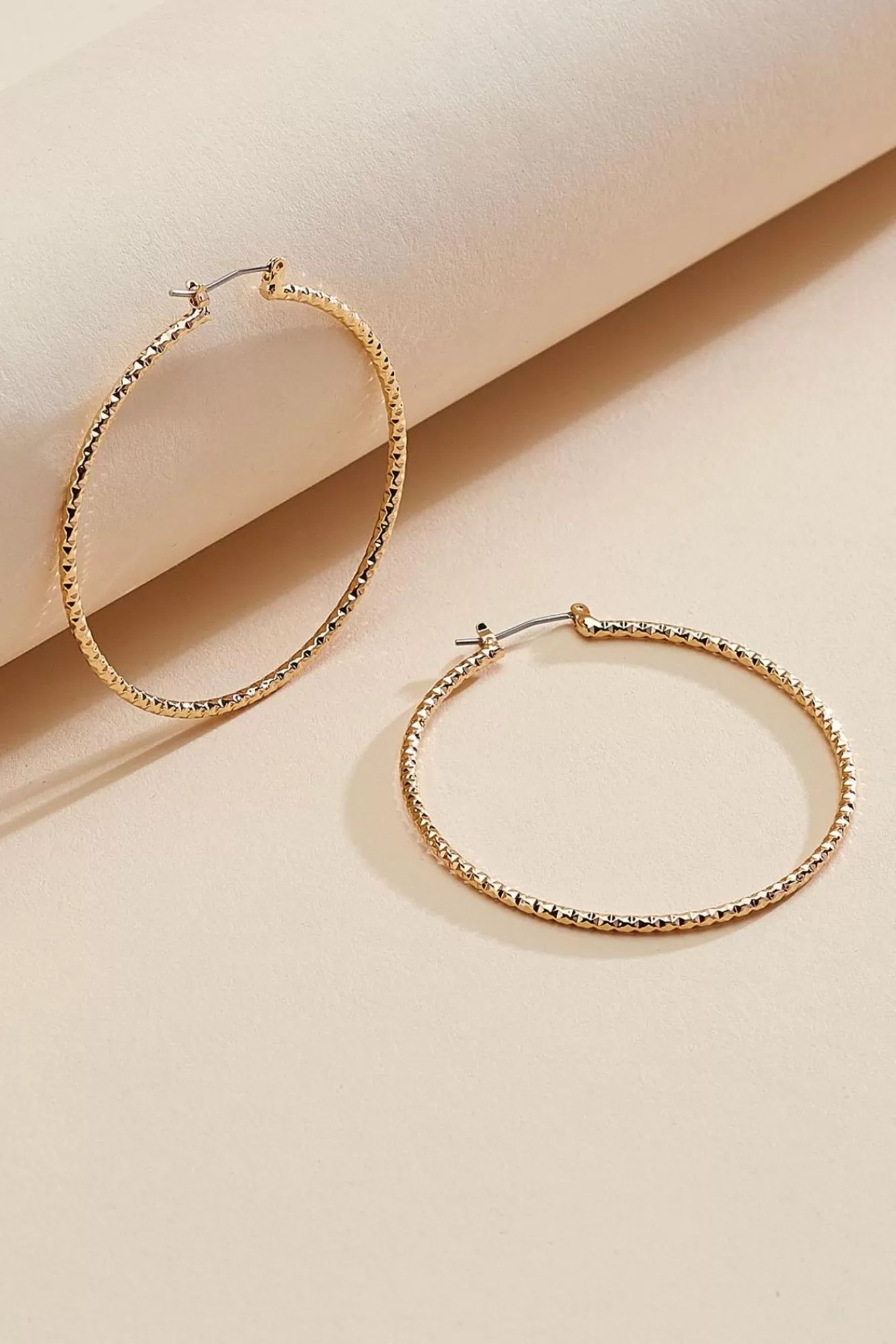 Women Versona Diamond Textured Hoop Earrings