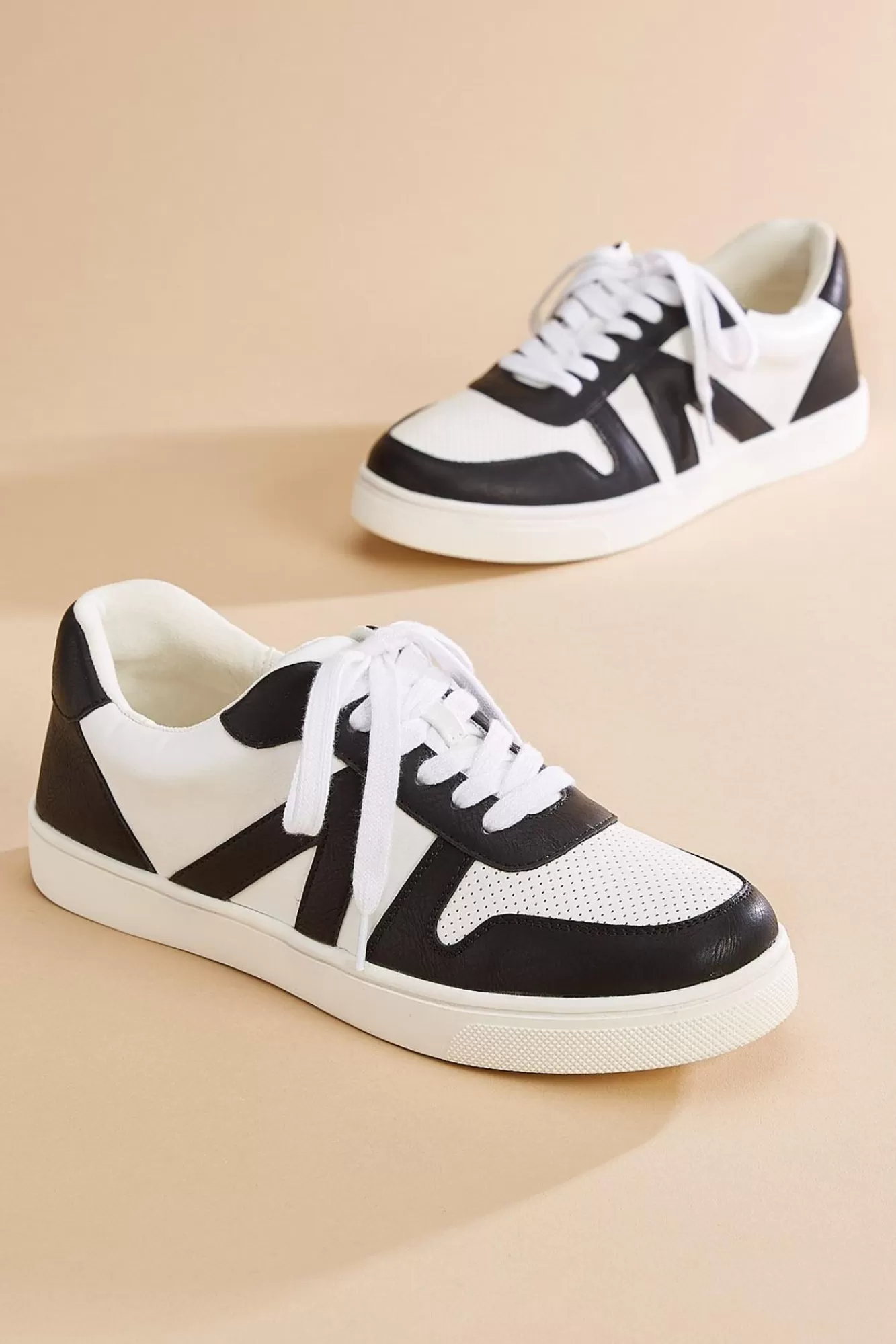 Women Versona Faux Leather Black And White Sneakers