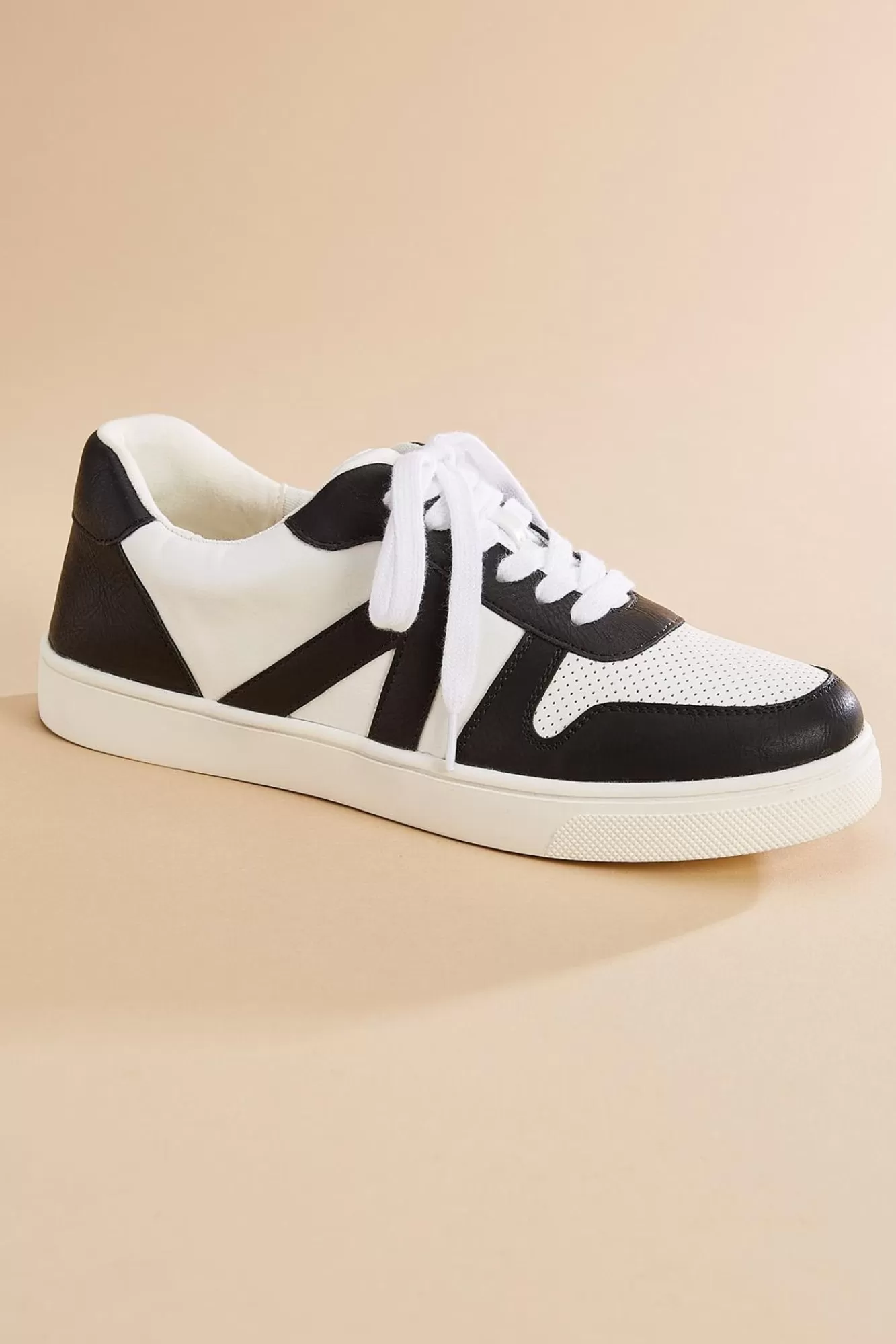 Women Versona Faux Leather Black And White Sneakers