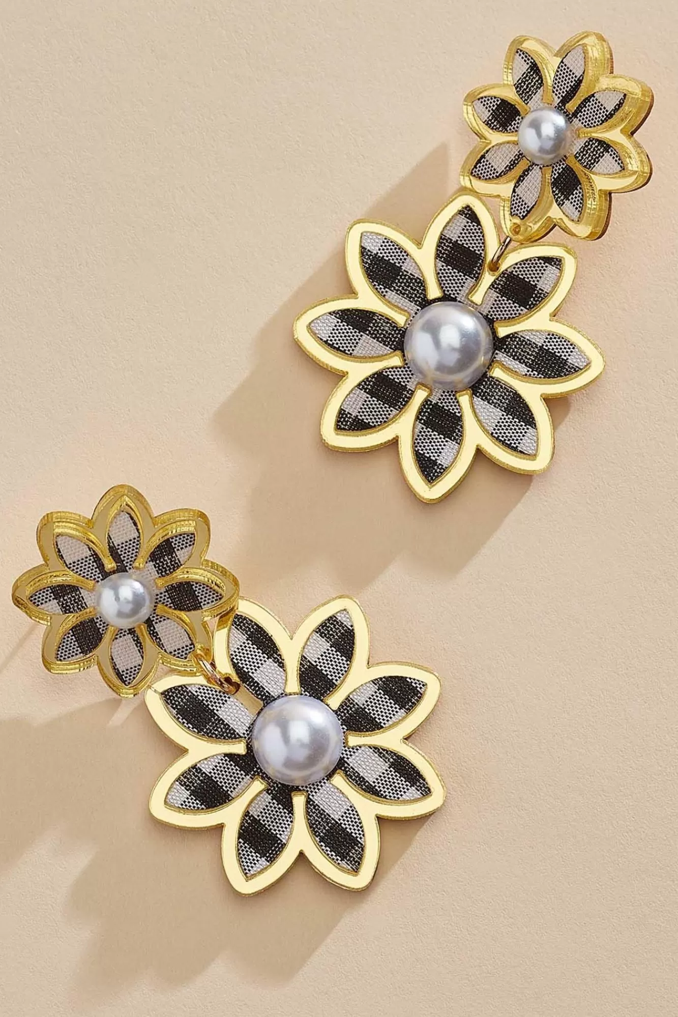 Women Versona Gingham Daisy Earrings