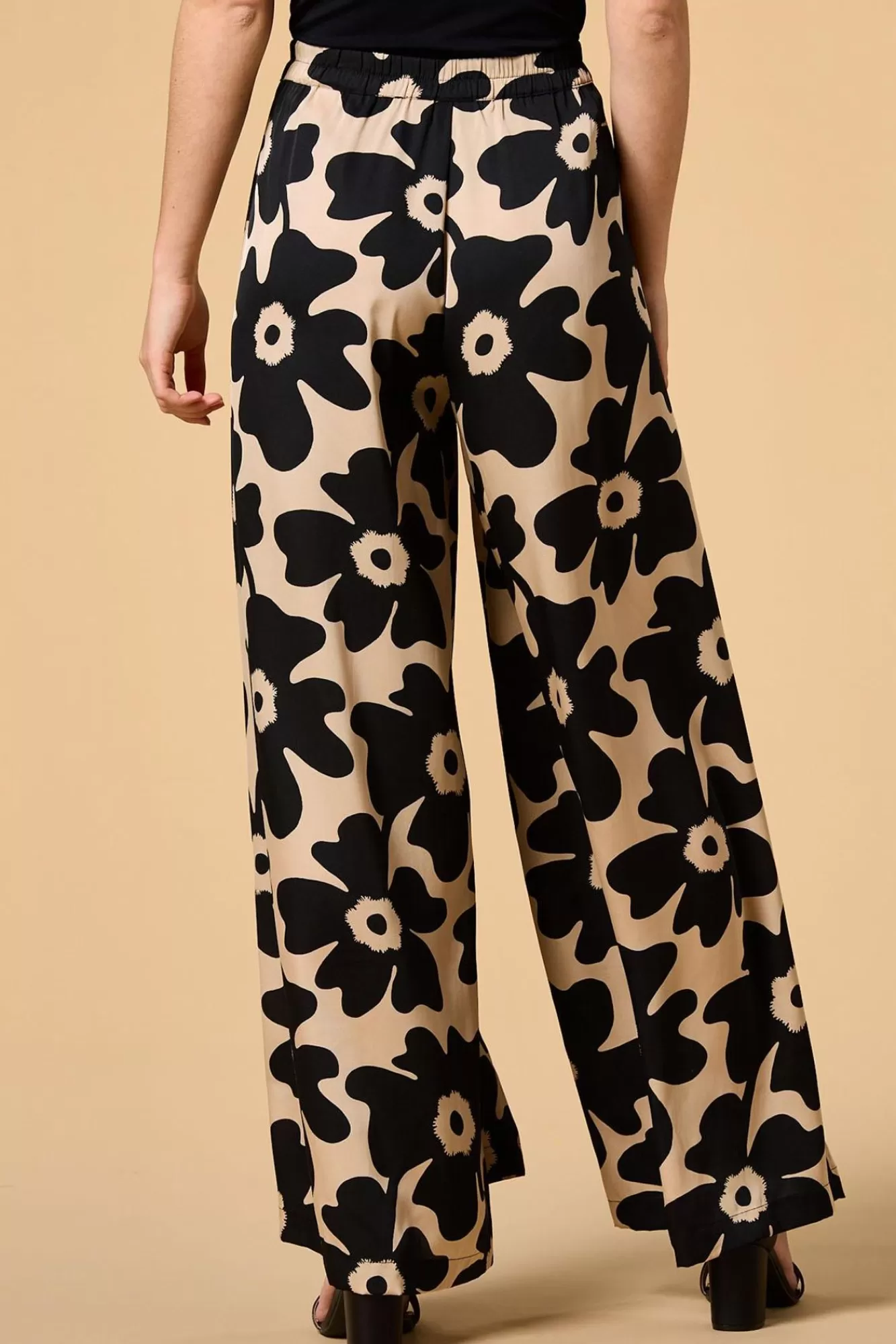 Women Versona Go With The Flow Pants