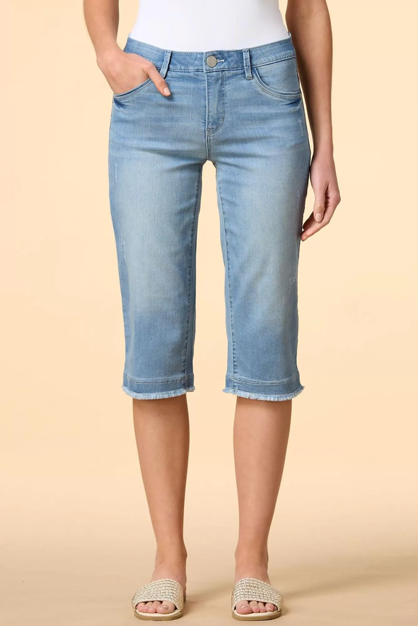 Women Versona Light Reading Cropped Jeans