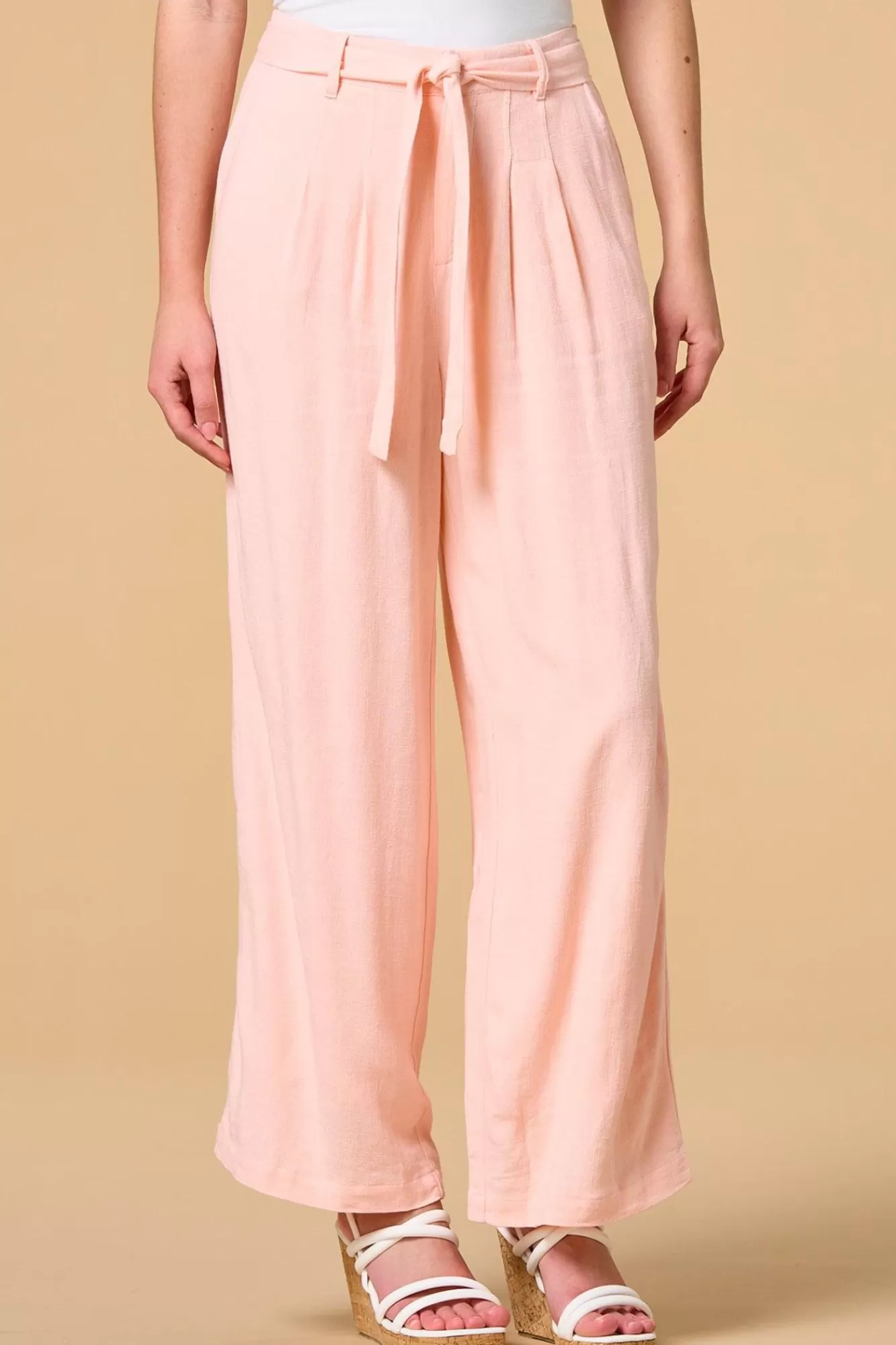 Women Versona Living In Linen Pants