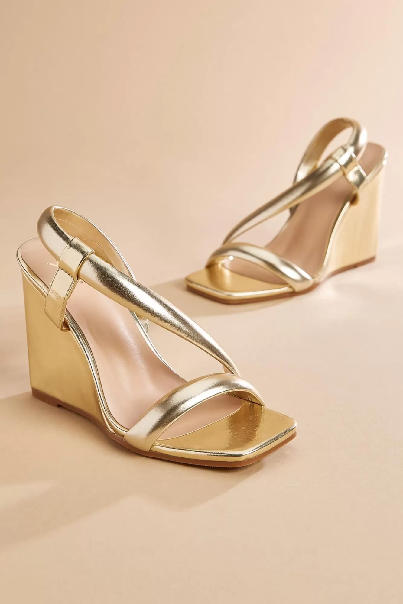 Women Versona Metallic Wedge Sandals