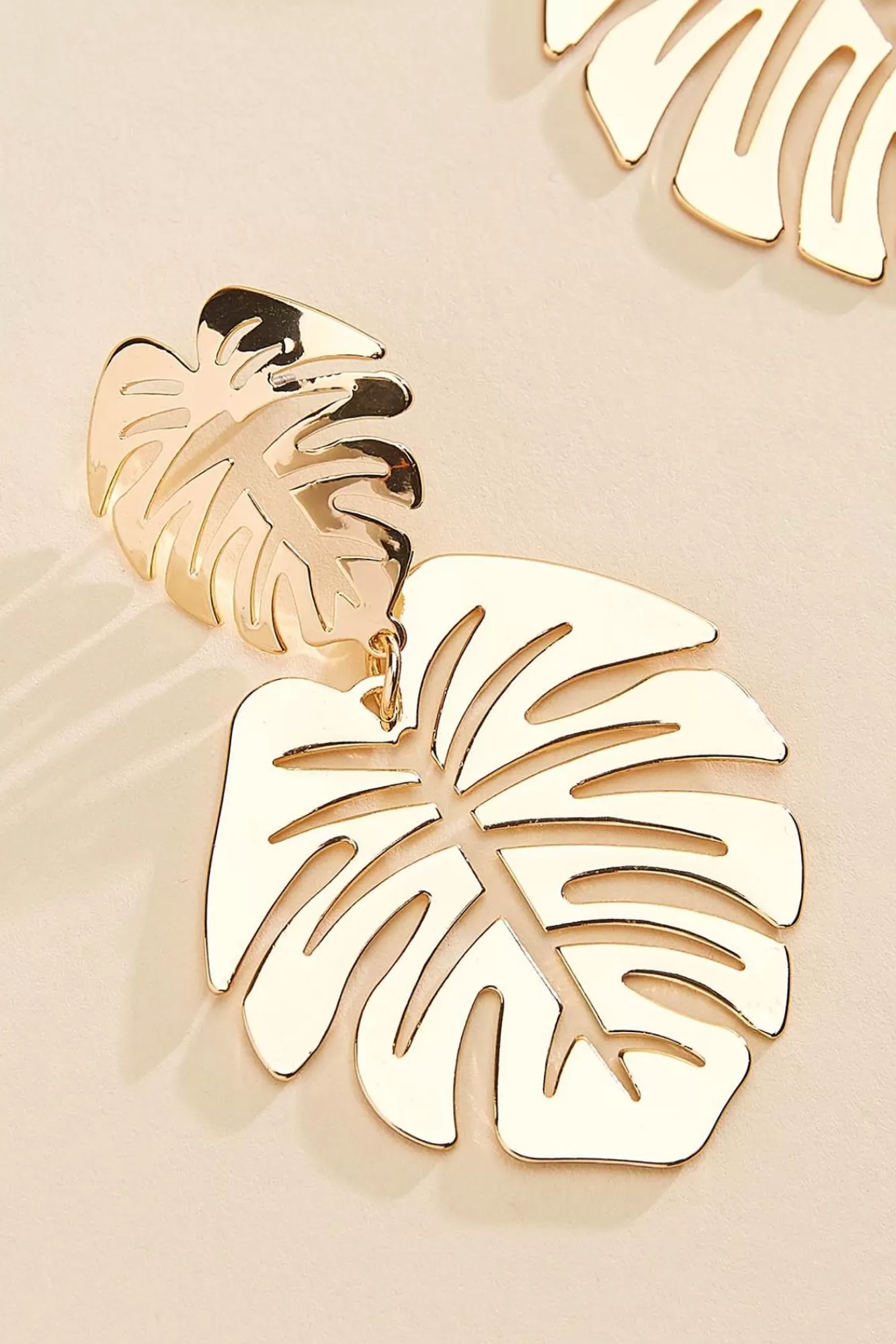 Women Versona Palm Leaf Earrings