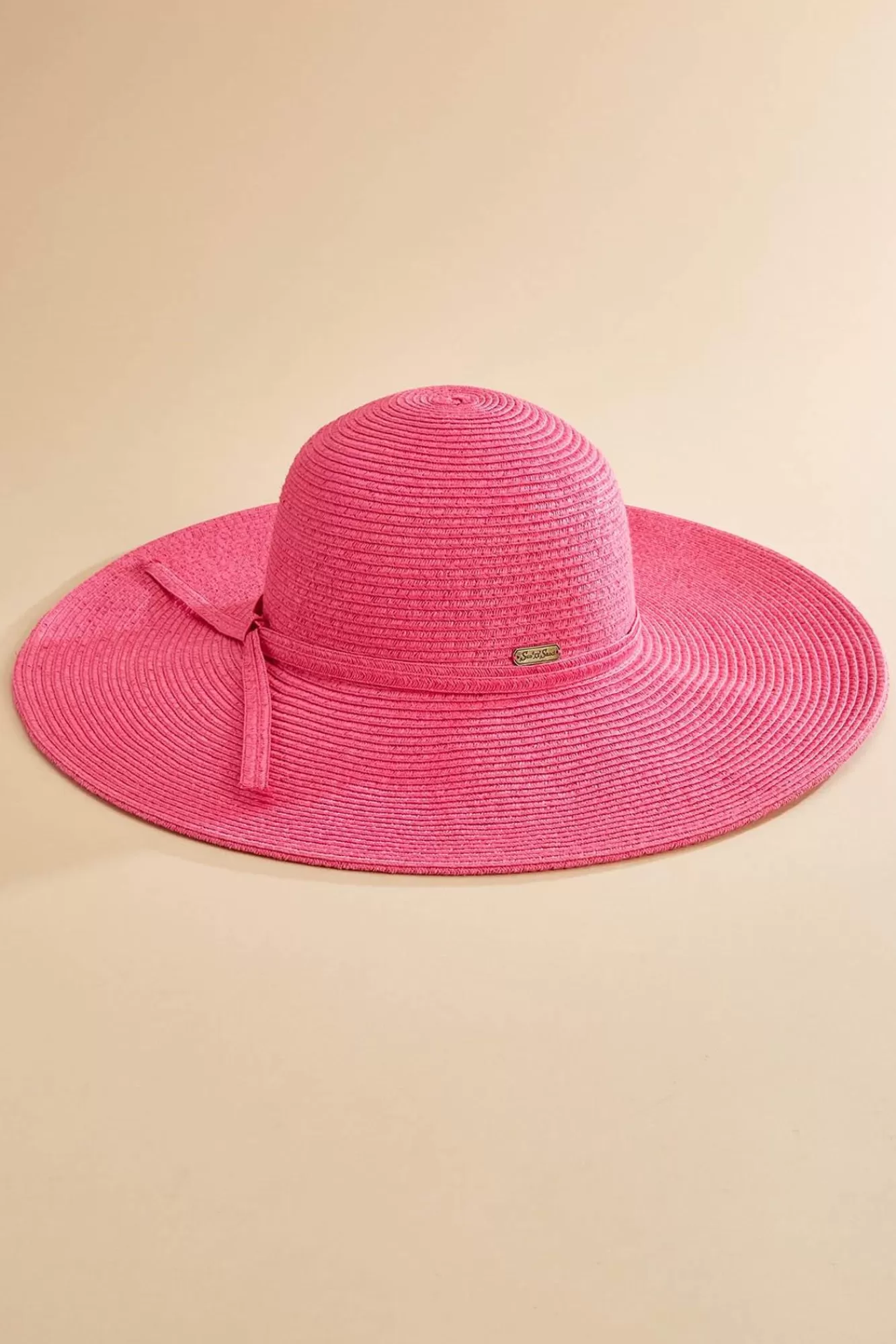 Women Versona Pretty In Floppy Hat