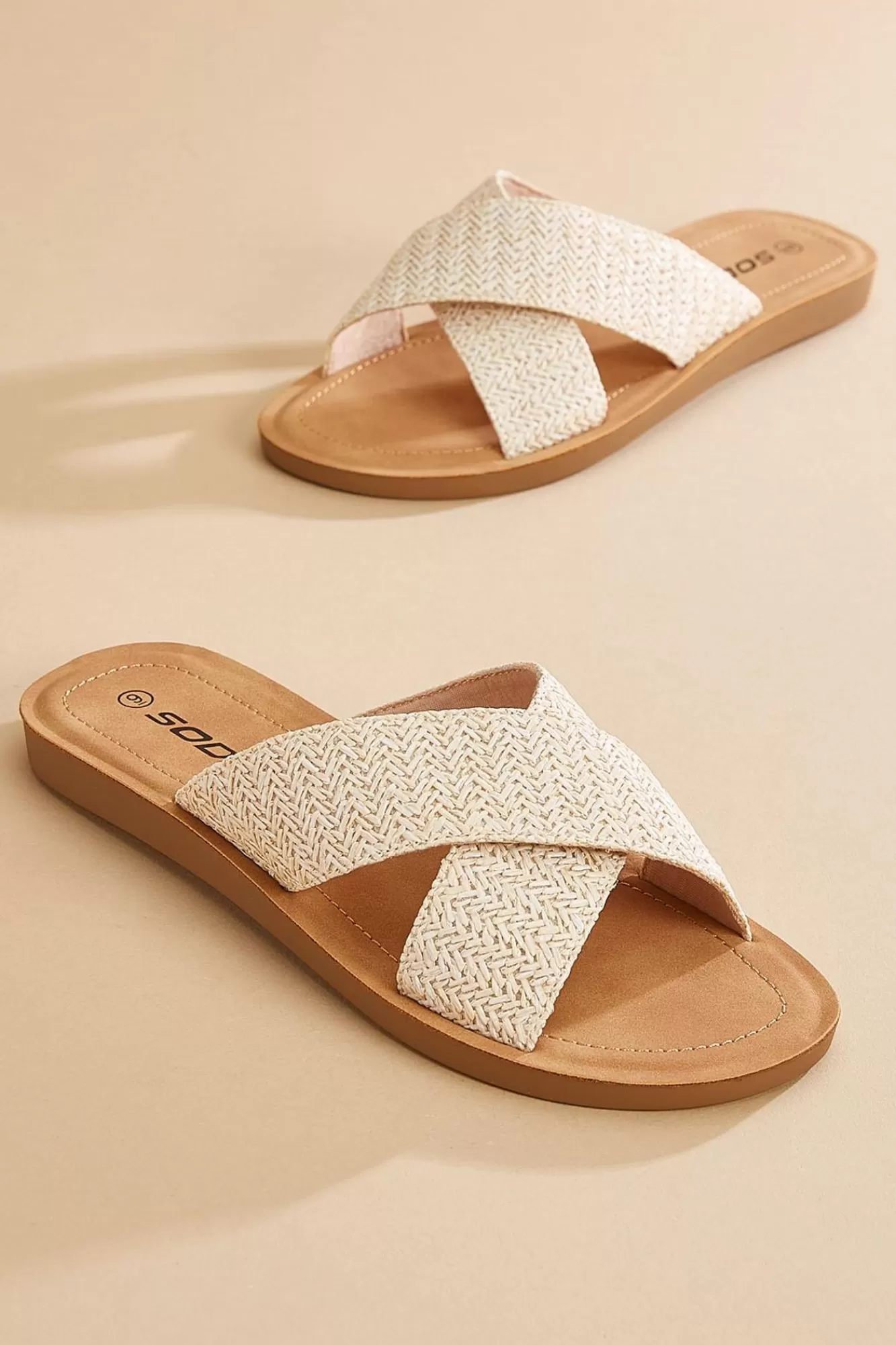 Women Versona Raffia Crossband Sandals