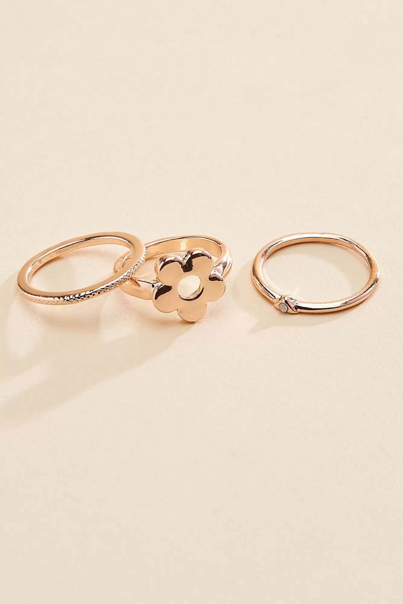 Women Versona Rose Gold Floral Ring Set