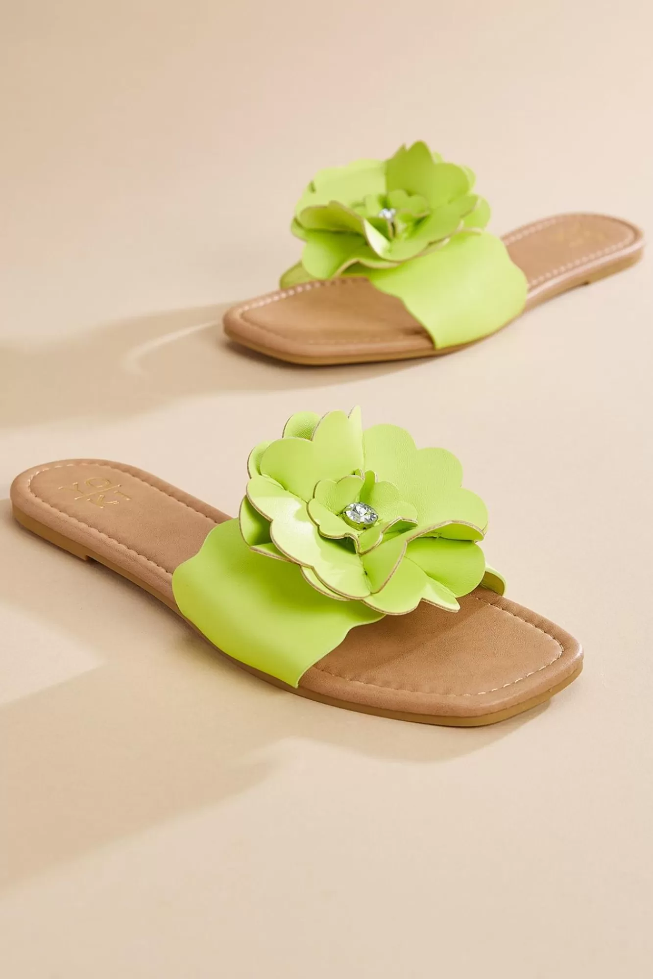 Women Versona Rosette Slide Sandals