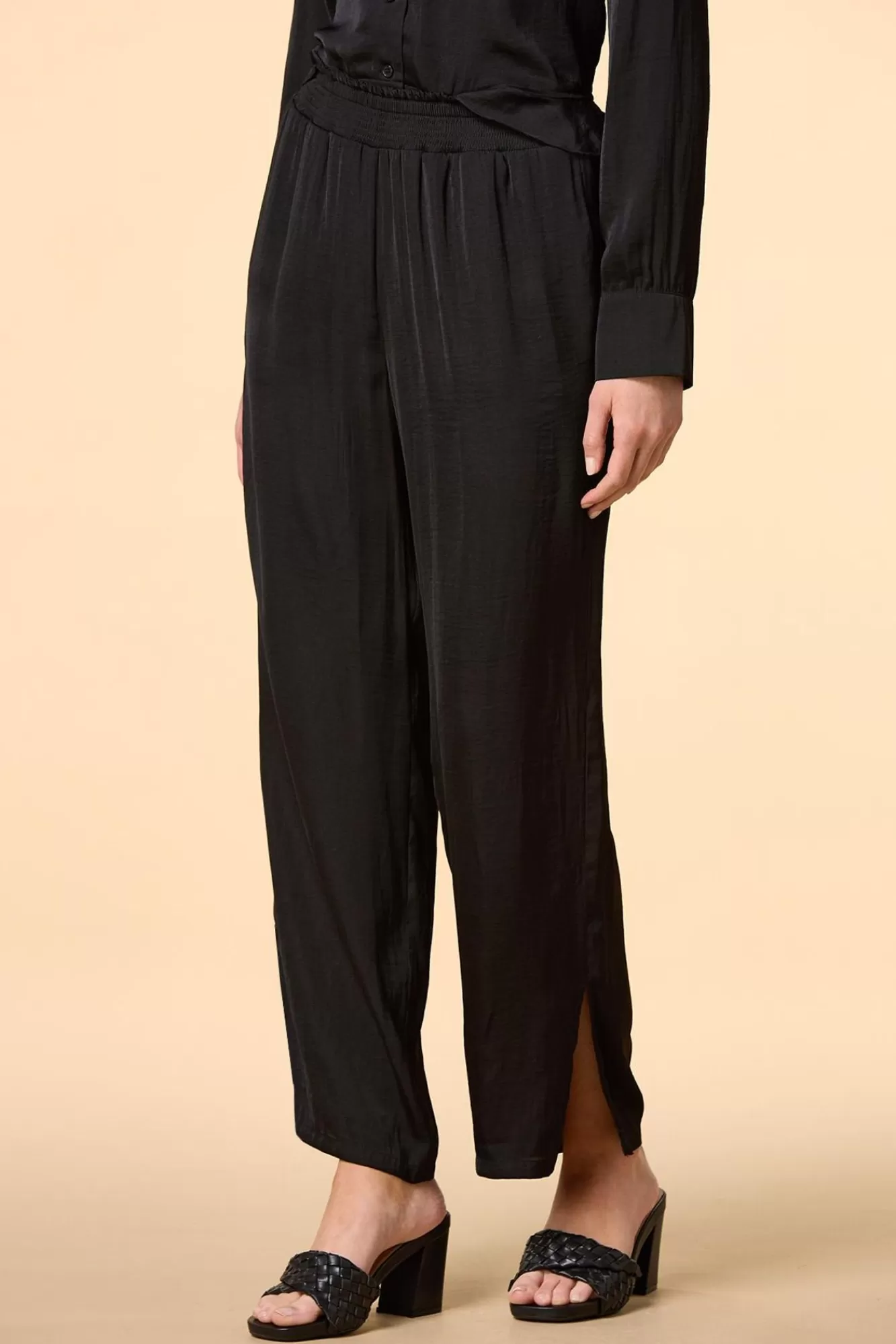 Women Versona Ruffled Up Pants