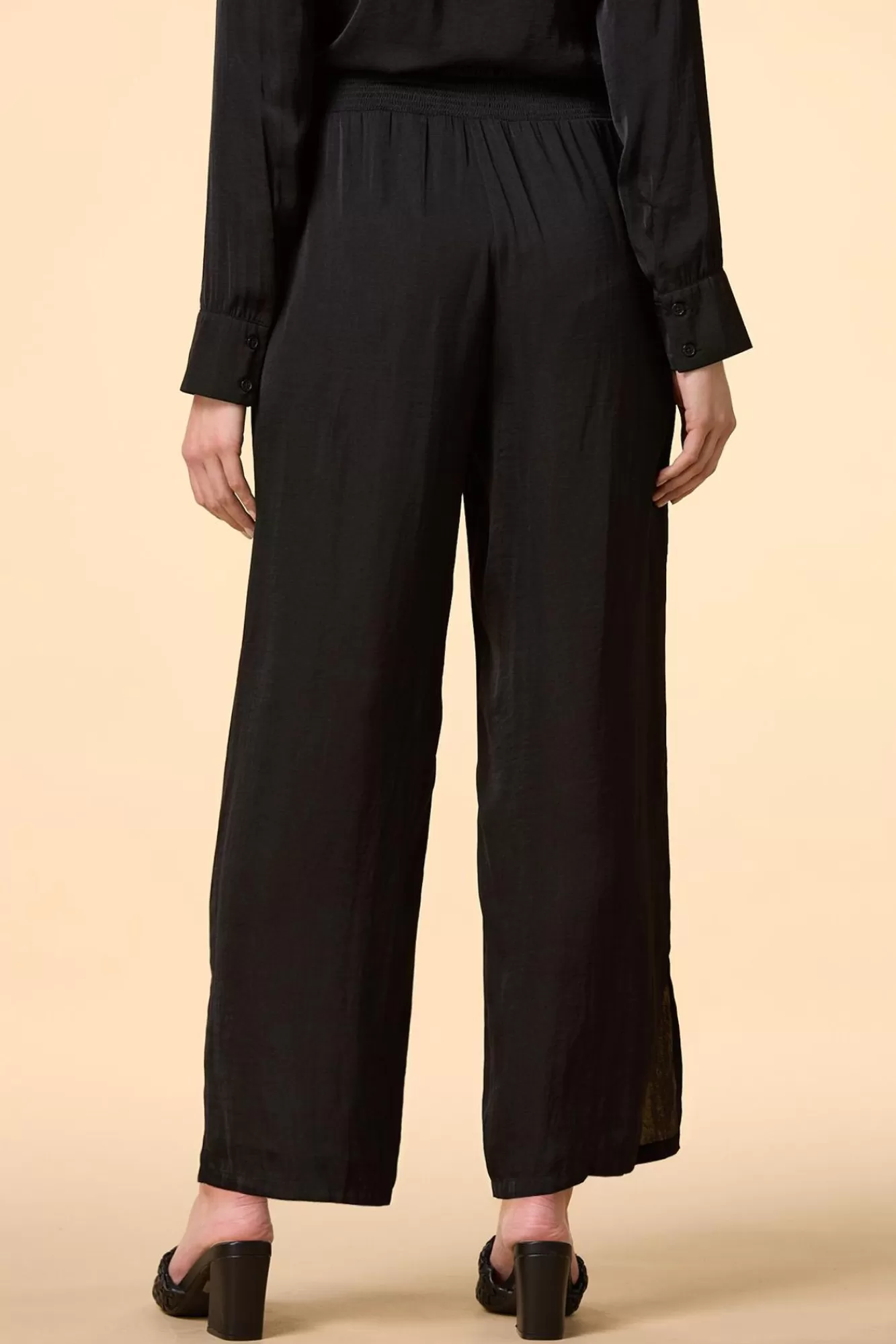 Women Versona Ruffled Up Pants