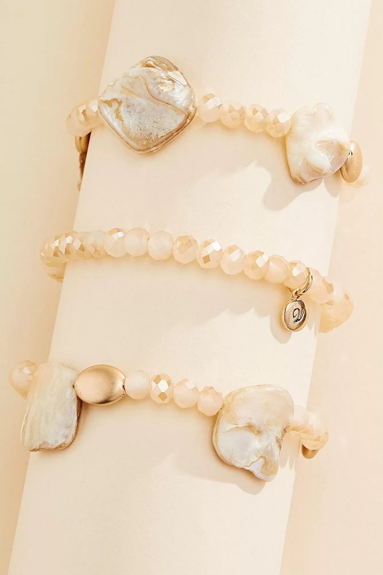 Women Versona Seashell Bracelet Set