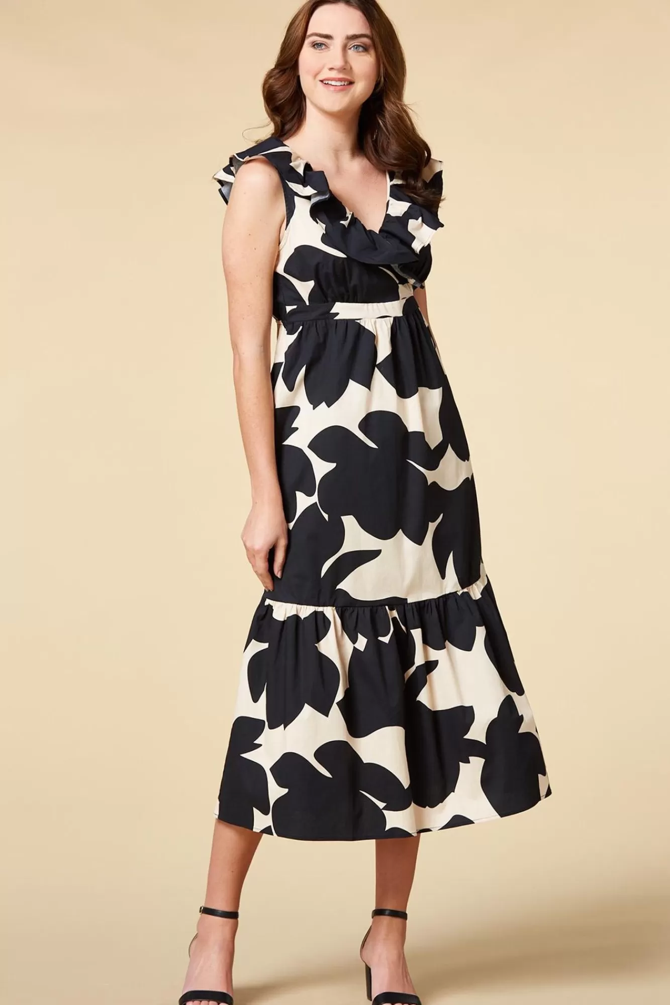 Women Versona Shadows In The Spring Dress