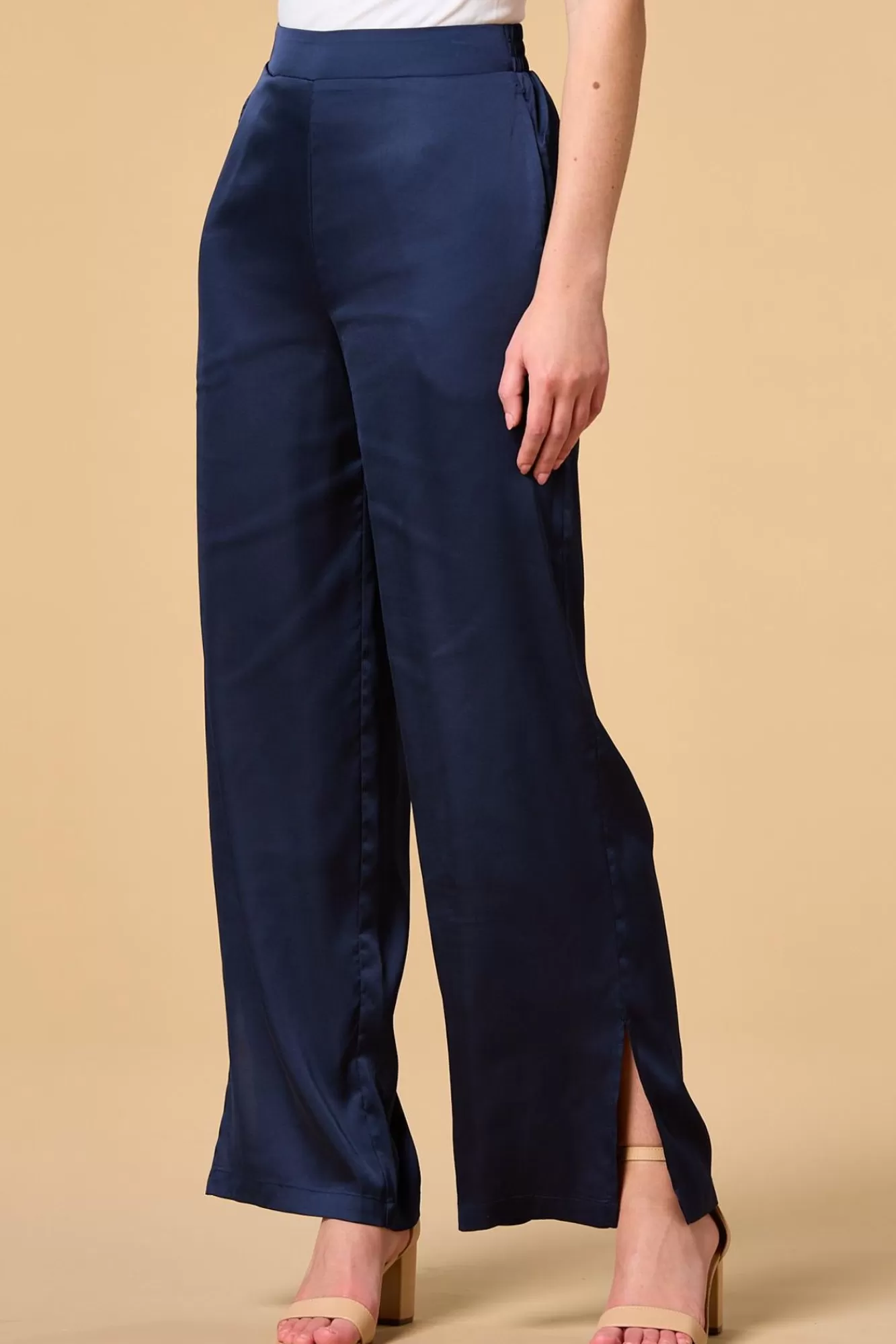 Women Versona Smooth Sailing Pants