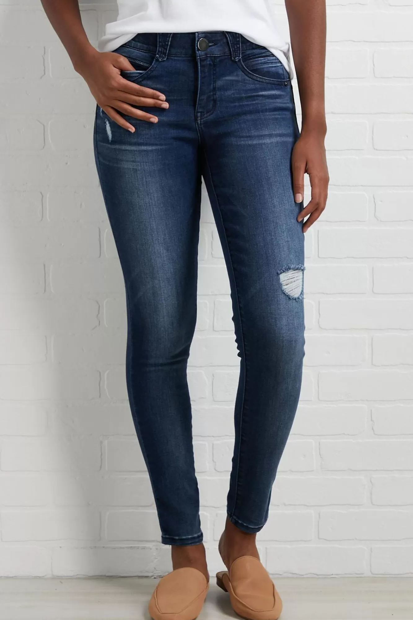 Women Versona Something Subtle Distressed Jeans