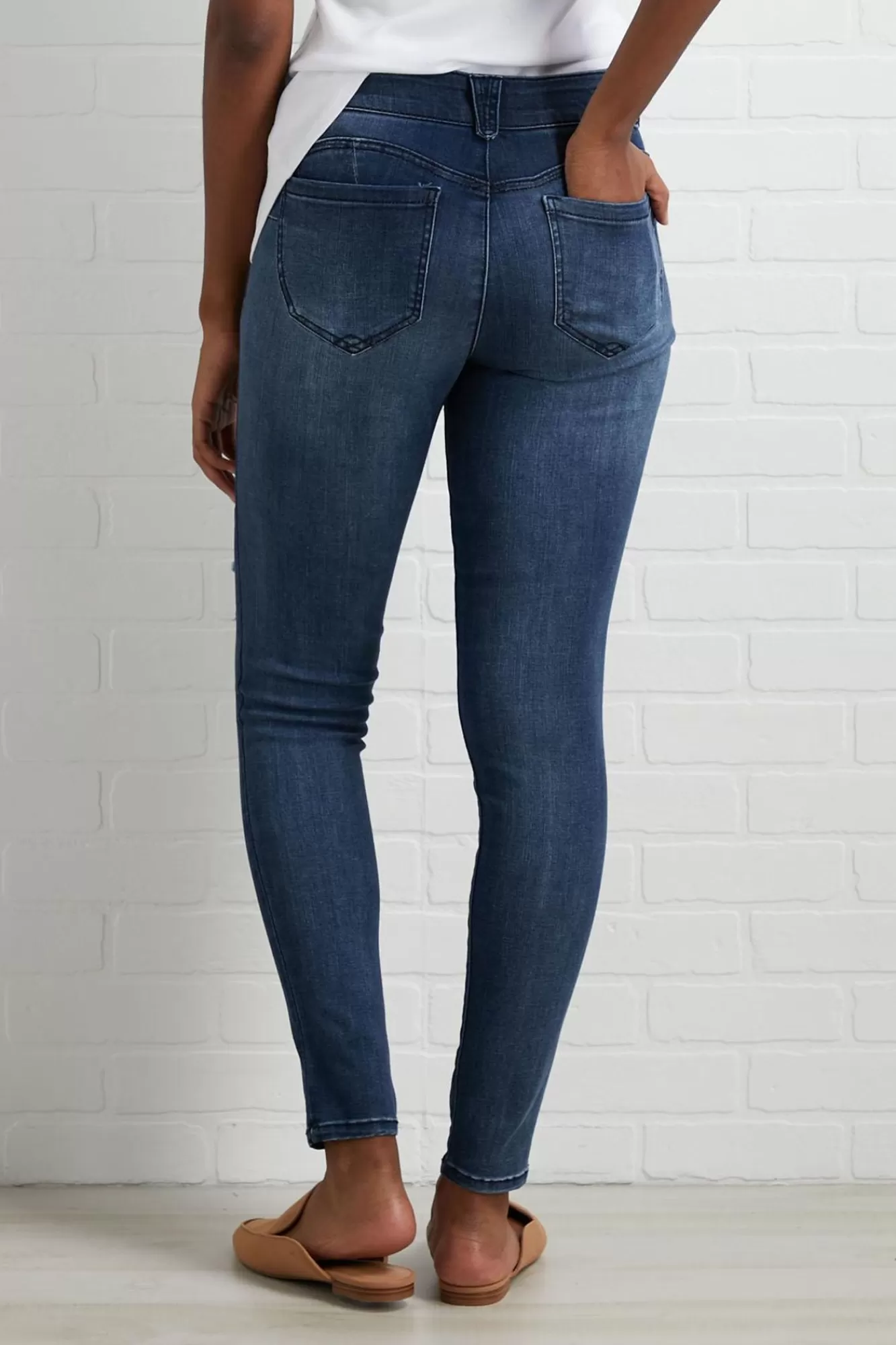 Women Versona Something Subtle Distressed Jeans