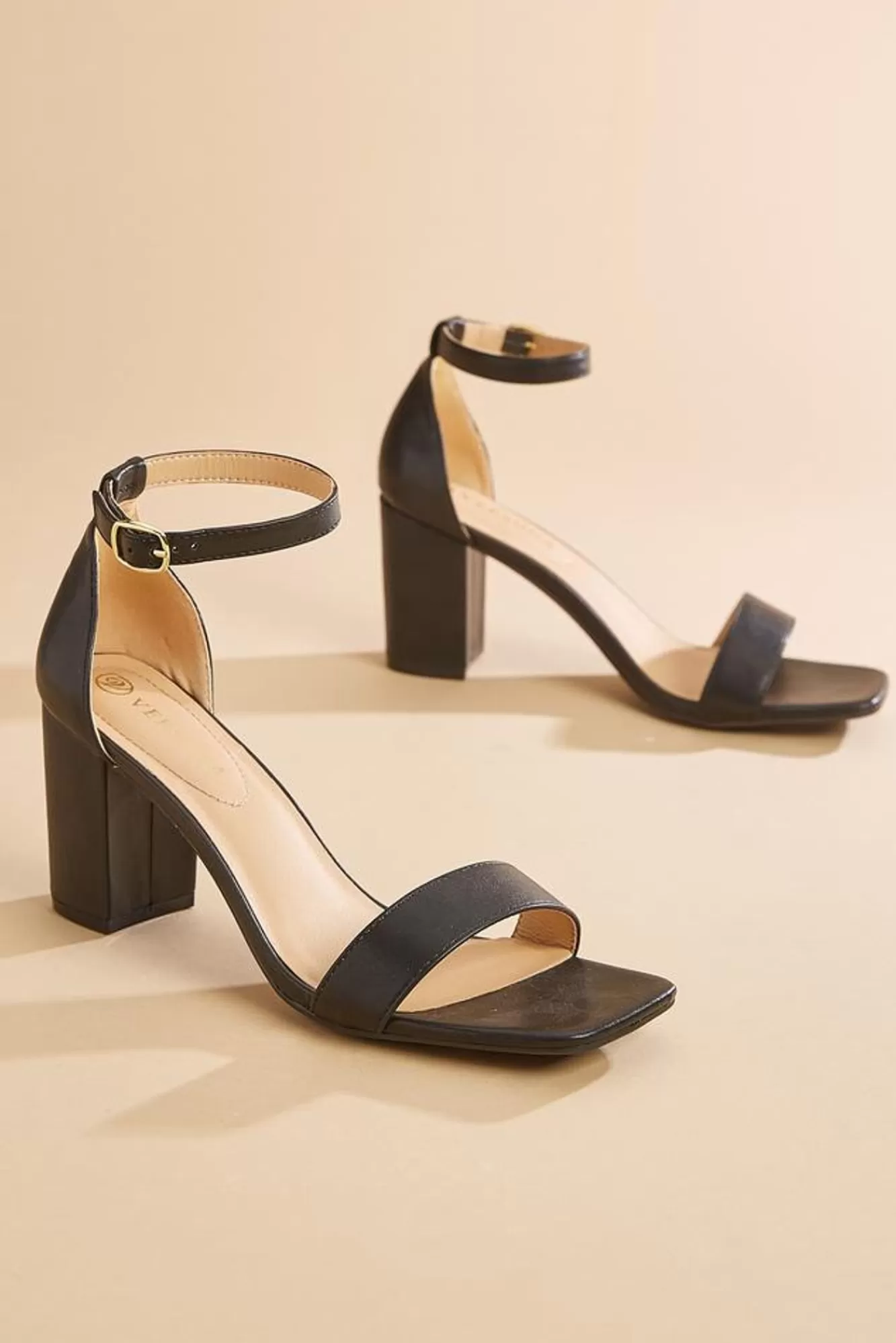 Women Versona Square Toe Block Heels