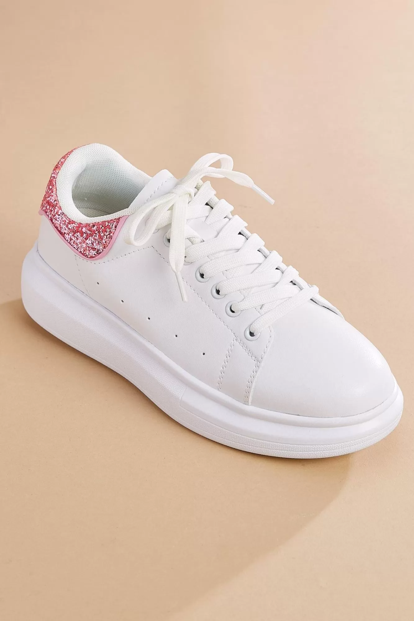 Women Versona Turning Sneakers